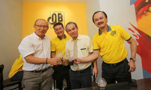 Cà phê Ông Bầu khai trương cơ sở thứ 100, Bầu Đức khẳng định: “Cà phê sạch từ lúc trồng đến lúc chế biến, đem kiểm tra ở đâu dỏm cứ kêu ông Đức mà chửi”
