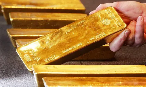 Giá vàng tuột dốc, khi nào giảm về dưới 40 triệu đồng/lượng?