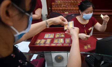 Lỗ 4 triệu đồng/lượng sau một đêm, vàng có tiếp tục giảm giá?