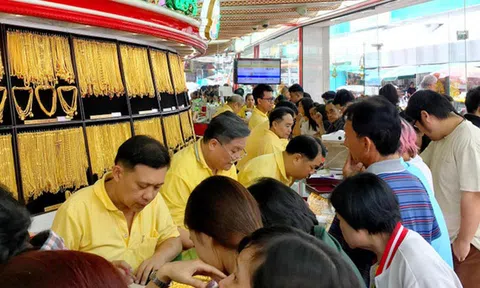 5 năm gom vàng cất két, vợ chồng trẻ quyết bung hàng thắng lớn