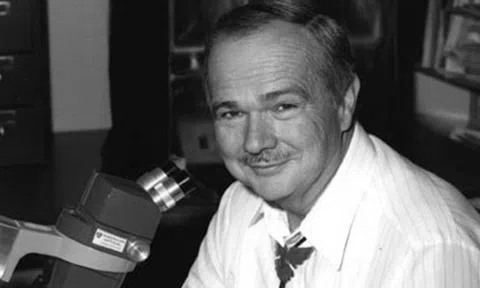 Câu chuyện về Eugene Shoemaker: Người Trái Đất đầu tiên và duy nhất được an táng trên Mặt Trăng