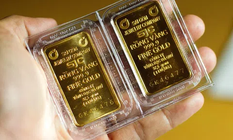 Giá vàng tăng sốc, vượt qua đỉnh cao mọi thời đại