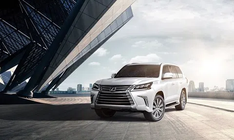 Vì đâu Lexus LX570 có giá tới gần 10 tỷ đồng và được coi là "chuyên cơ mặt đất"?