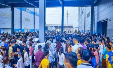 Hàng ngàn công nhân Luxshare-ICT Việt Nam đình công phản đối chính sách lương thưởng