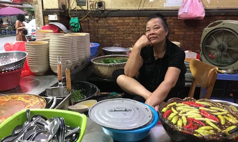 Vắng khách, bà chủ quán bún chửi từng lên CNN bất ngờ... “cai chửi”