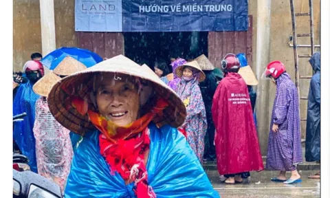 Novaland trực tiếp đến thăm hỏi người dân vùng lũ