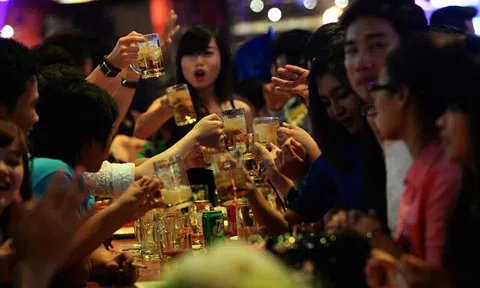 'Họp lớp là nơi khoe khoang tiền của, con cái'