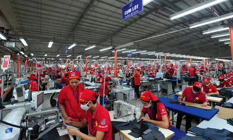 CEO May 10: Khách hàng nước ngoài nói "Bây giờ đến cưới cũng online, họp online nốt thì ai mặc veston với sơ mi?"
