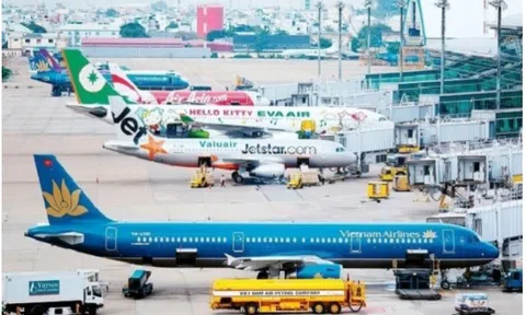 Thủ tướng: Tạm dừng các chuyến bay thương mại từ nước ngoài