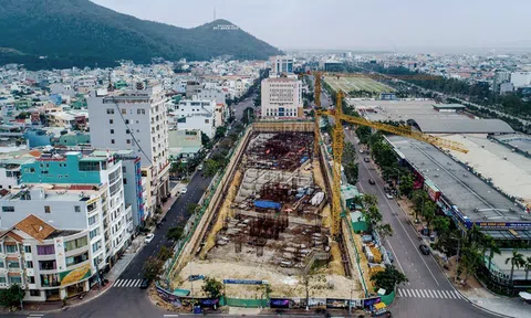 Công trình nghìn tỷ giữa phố xây không phép, lãnh đạo nói không biết