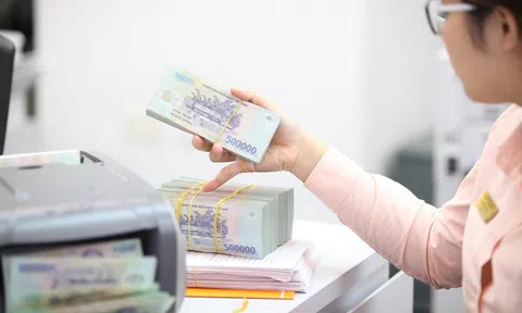 Có 100 triệu nên gửi ngân hàng hay 'chơi' chứng khoán?