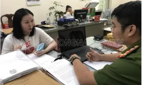 3 "nữ quái" dựng lên cả văn phòng công chứng giả để lừa bán đất khống