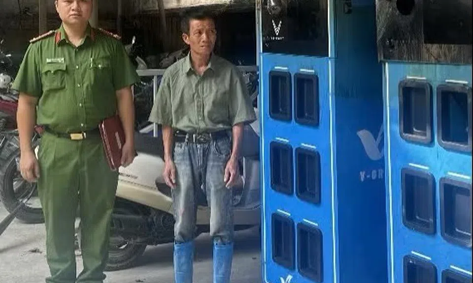 Bắt giữ đối tượng huỷ hoại 2 tủ đổi pin của V-Green